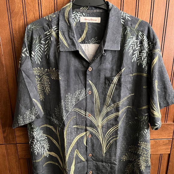 Tommy Bahama Other - Tommy Bahama Men's Silk Floral Hawaiian Shirt Short Sleeve Button front Size XL